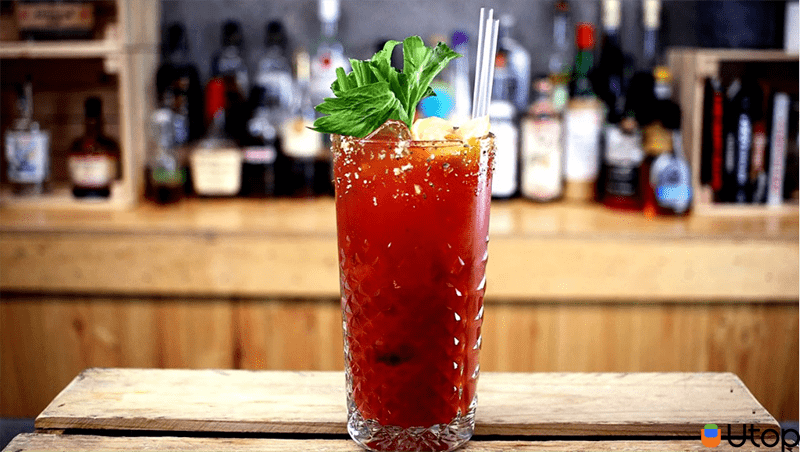 Pha chế Cocktail Bloody Mary đẩm máu đỏ rực trong truyền thuyết