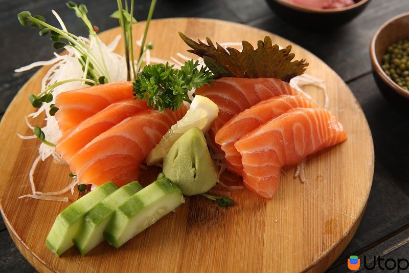 Chế biến cá hồi làm sashimi