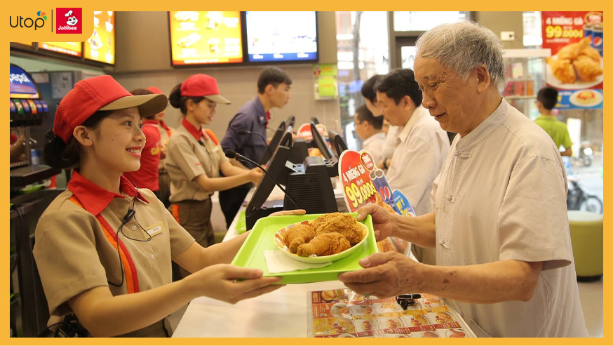 Nhân viên Jollibee vui vẻ phục vụ khách hàng