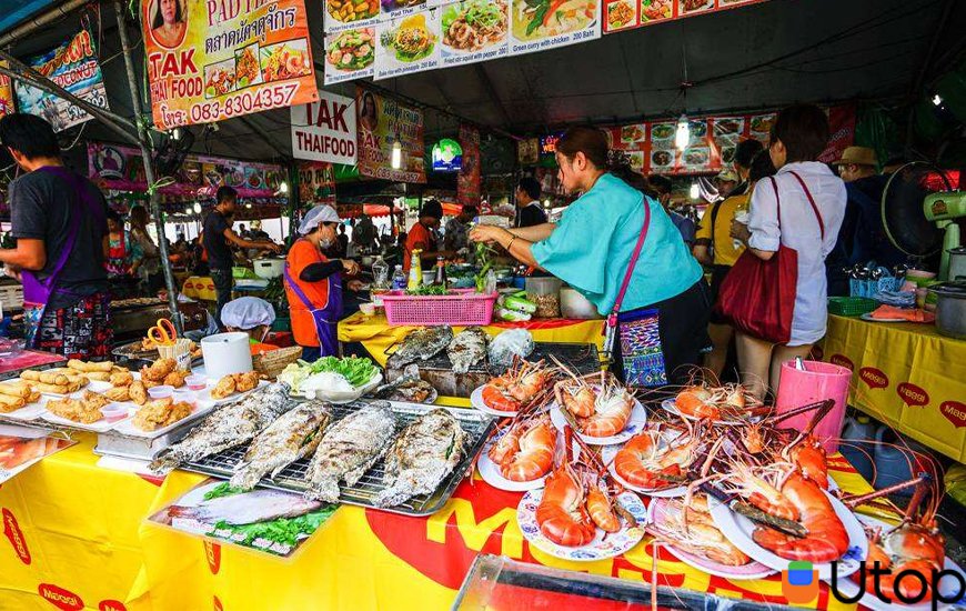 Ẩm thực trong Hội chợ Thái Lan tại Đà Lạt được miêu tả như thế nào?