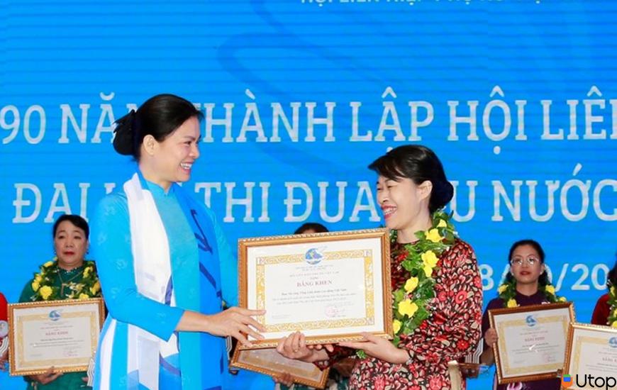 Tổ chức hoạt động văn nghệ, trao thưởng 