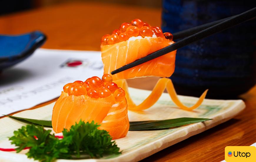 Sushi trứng cá hồi 