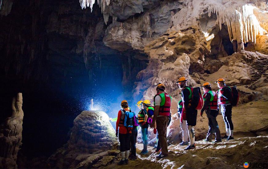 Nên đi theo tour hay đi tự túc 