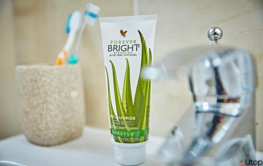 4. Kem đánh răng lô hội Forever Bright Toothgel