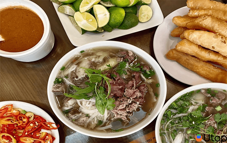 3. Phở 10 Lý Quốc Sư