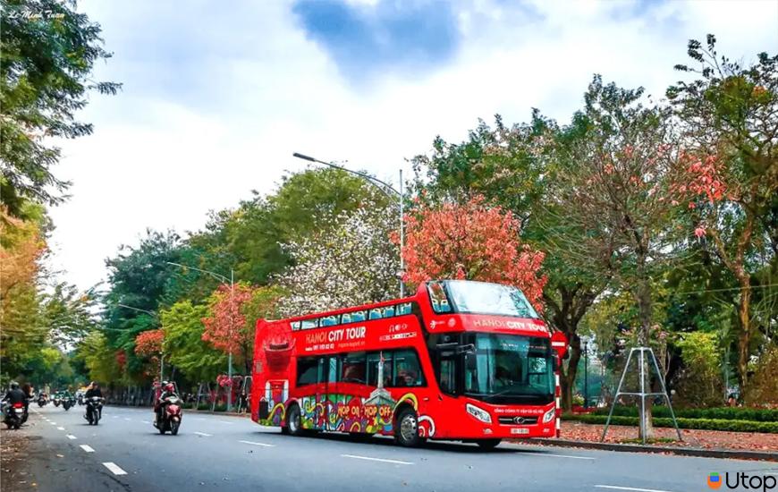 . Trải nghiệm đi xe bus Hop on - Hop off vòng quanh thủ đô Hà Nội