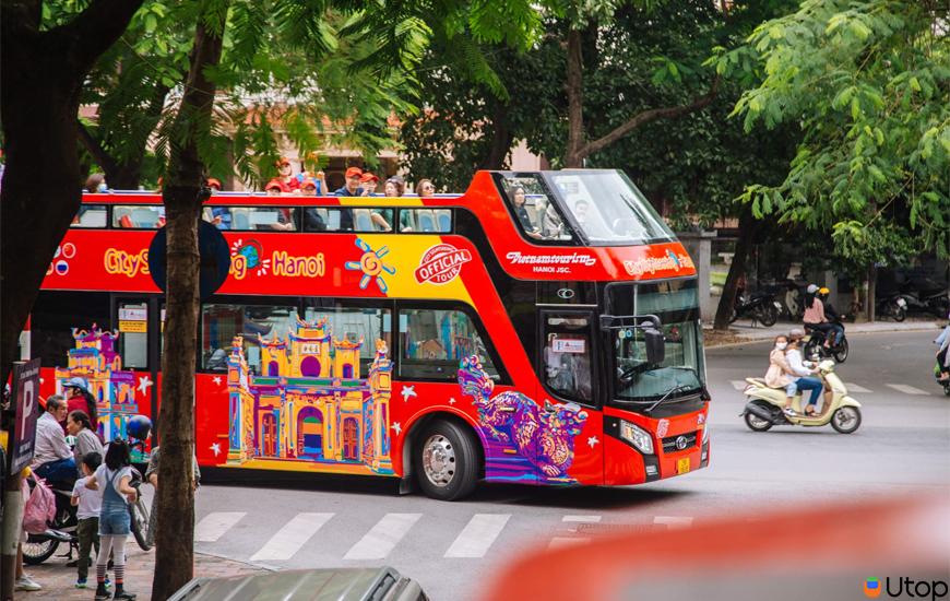 . Trải nghiệm đi xe bus Hop on - Hop off vòng quanh thủ đô Hà Nội