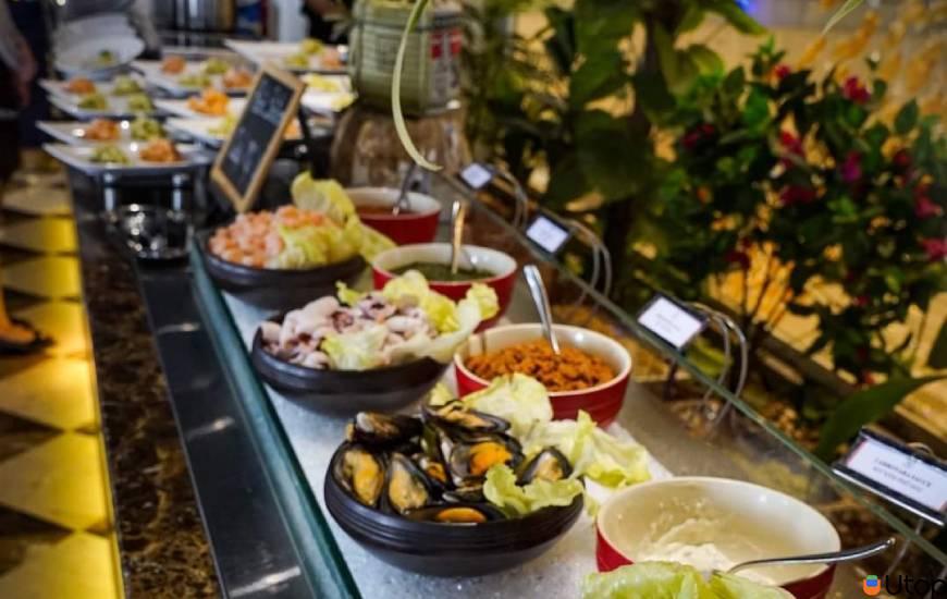 Chi phí bao nhiêu để ăn tiệc buffet tại La Vela Hotel ?