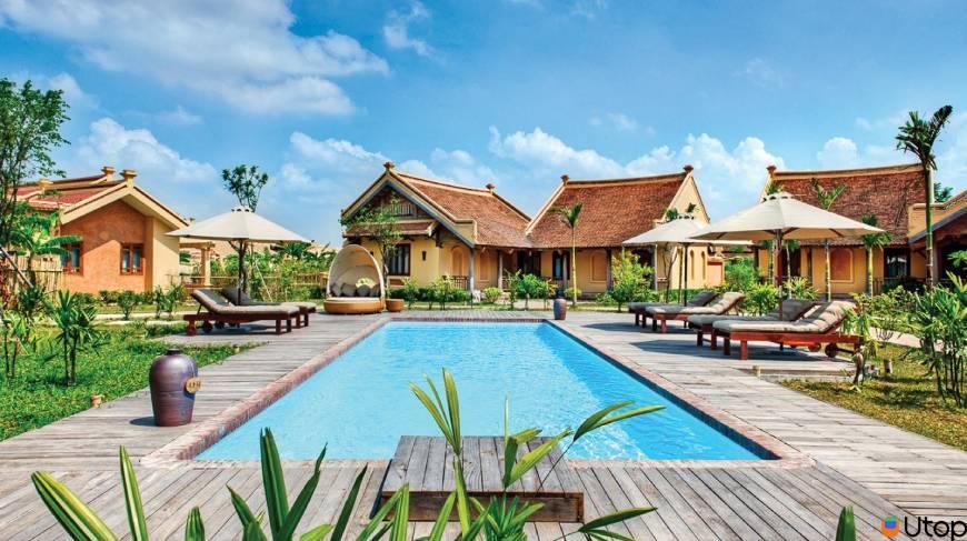 Check in tại bể bơi ngoài trời view cực đẹp