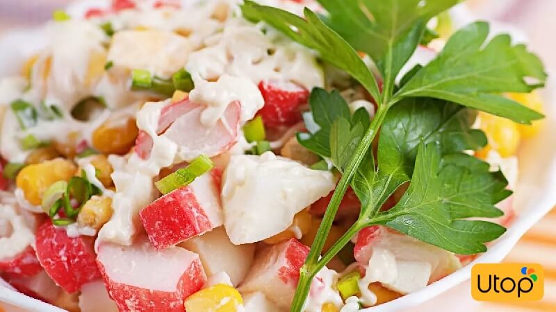 Salad poki katuri thanh cua là món ăn chứa nhiều dinh dưỡng và chất đạm