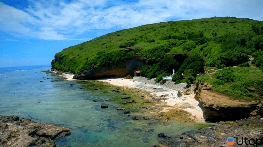 Chùa Hang Lý Sơn