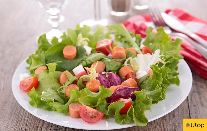 Cách làm salad xúc xích rau củ